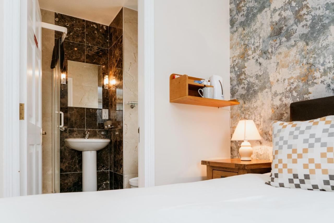 Bed & Breakfast Plougastel House Westport
